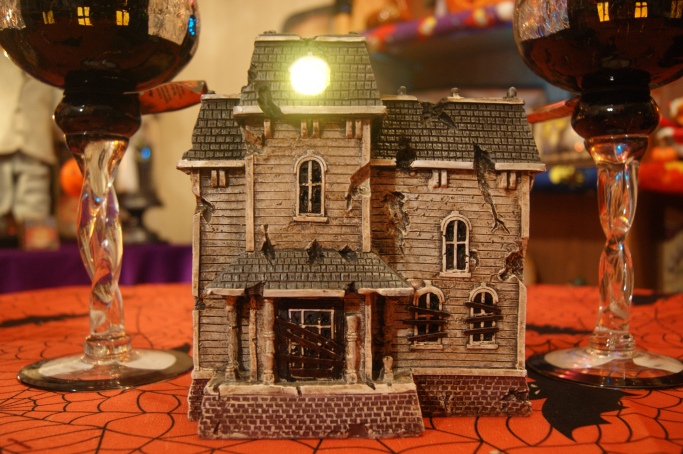 Kroger Lighted Haunted House Figure